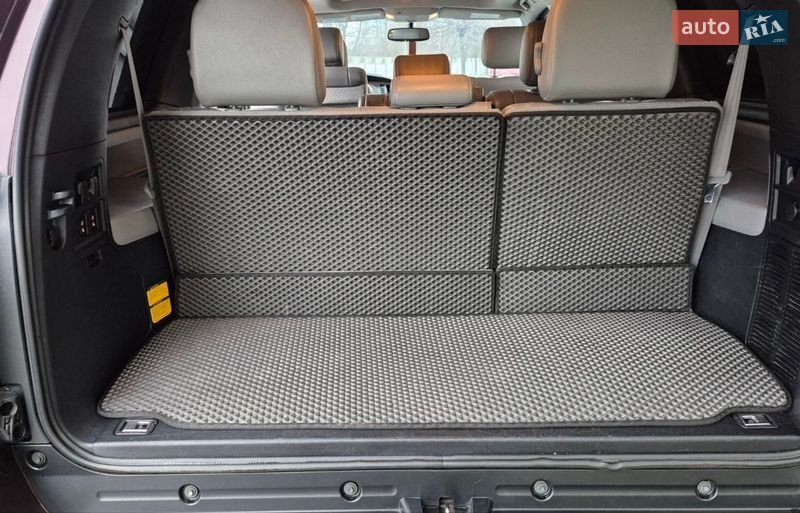 Внедорожник / Кроссовер Toyota Sequoia 2012 в Ивано-Франковске