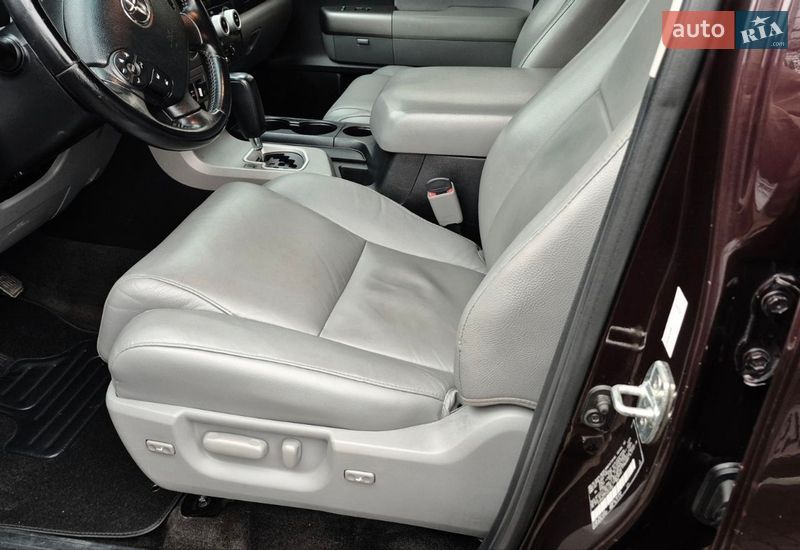 Внедорожник / Кроссовер Toyota Sequoia 2012 в Ивано-Франковске