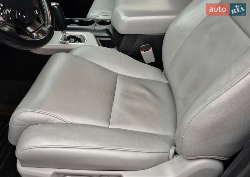 Внедорожник / Кроссовер Toyota Sequoia 2012 в Ивано-Франковске