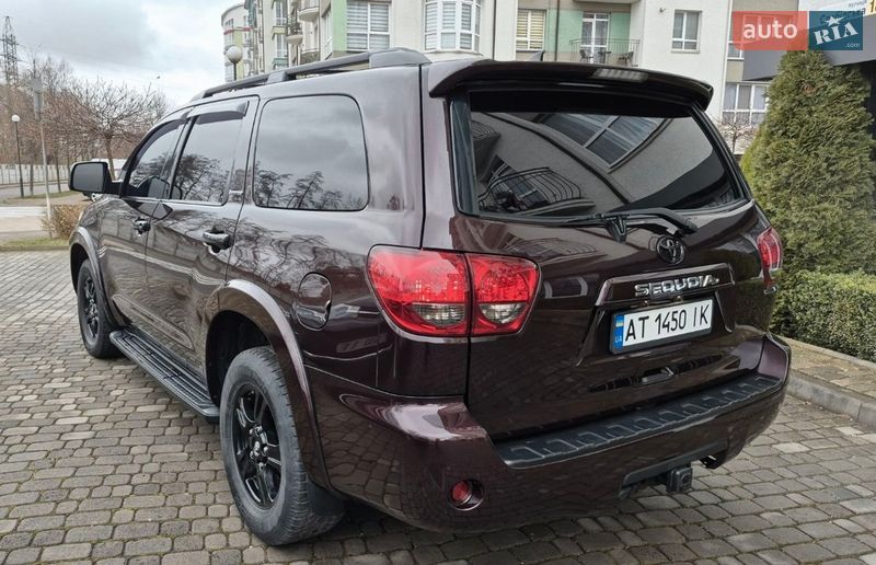 Внедорожник / Кроссовер Toyota Sequoia 2012 в Ивано-Франковске