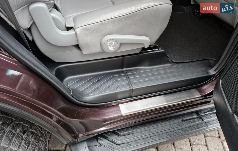 Внедорожник / Кроссовер Toyota Sequoia 2012 в Ивано-Франковске