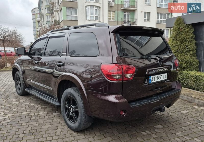 Внедорожник / Кроссовер Toyota Sequoia 2012 в Ивано-Франковске