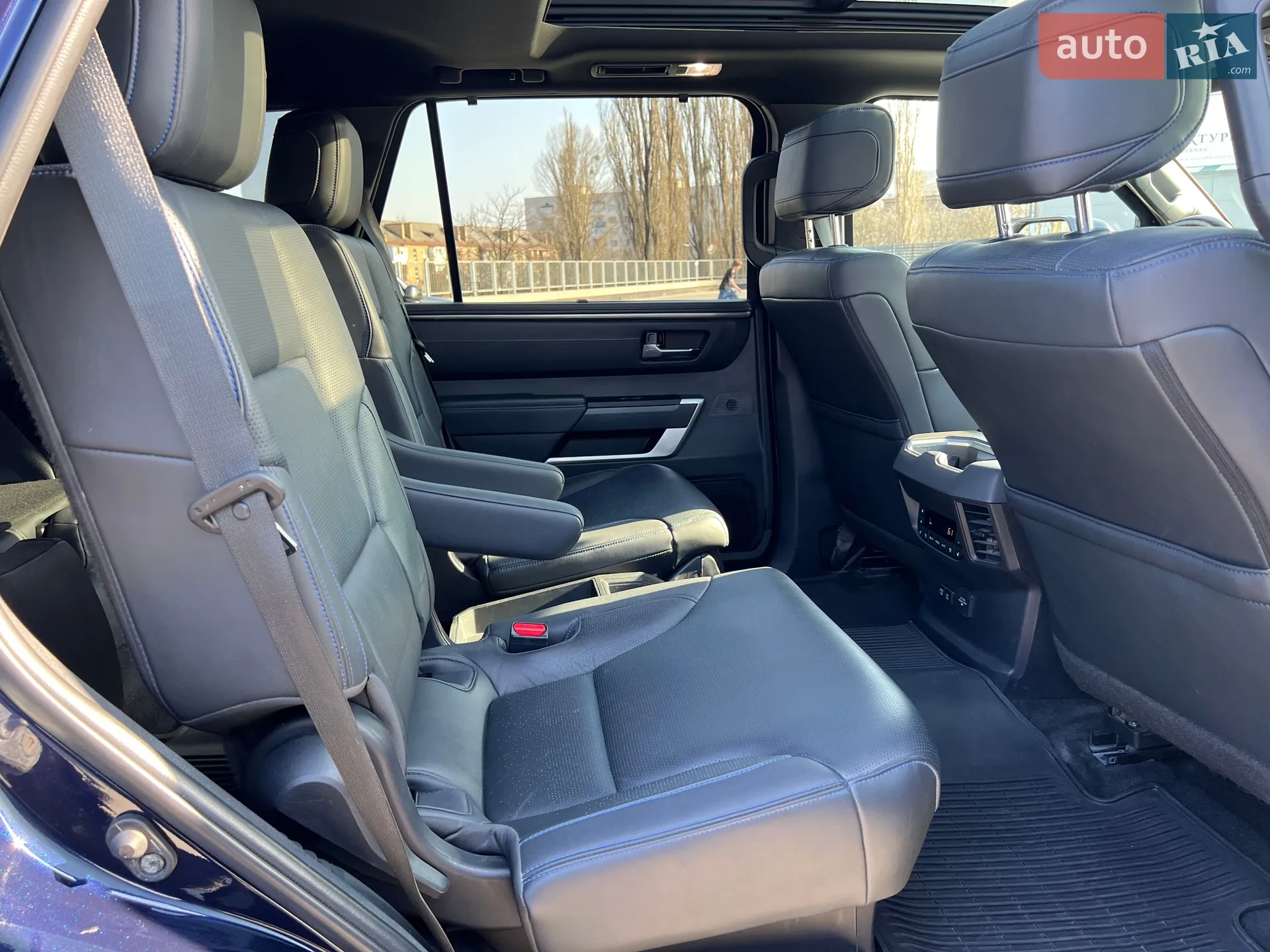 2022 Toyota Sequoia - мініатюра 8