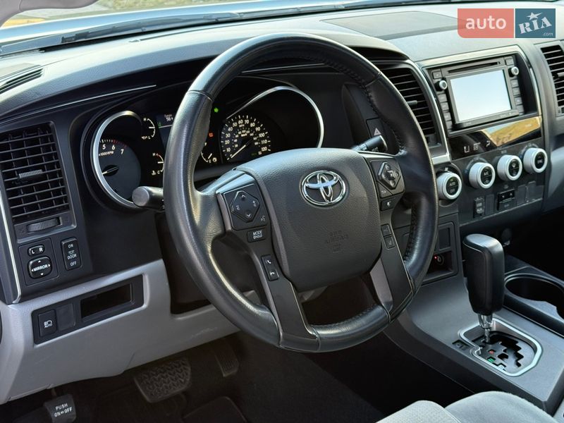 Внедорожник / Кроссовер Toyota Sequoia 2019 в Киеве