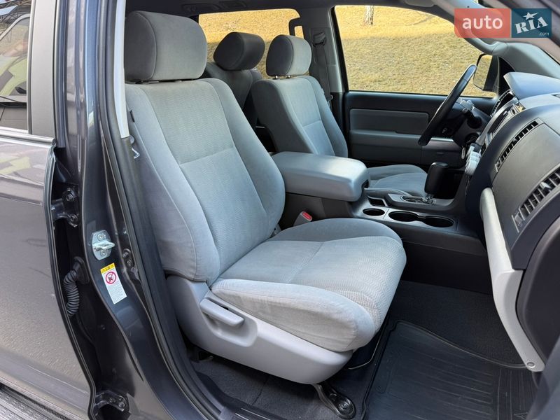 Внедорожник / Кроссовер Toyota Sequoia 2019 в Киеве