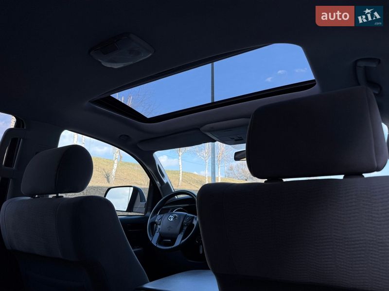 Внедорожник / Кроссовер Toyota Sequoia 2019 в Киеве