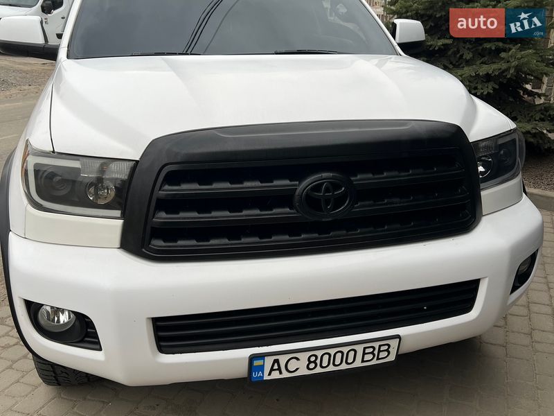 Позашляховик / Кросовер Toyota Sequoia 2013 в Луцьку