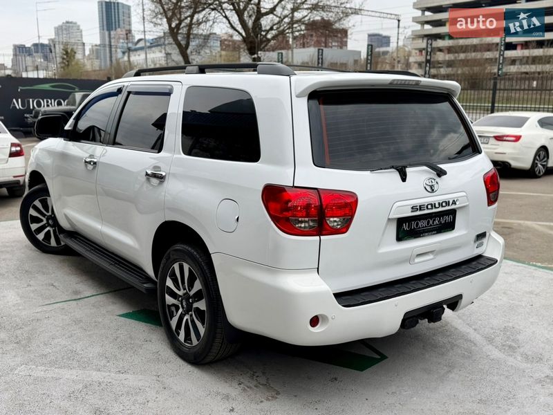 Внедорожник / Кроссовер Toyota Sequoia 2013 в Киеве