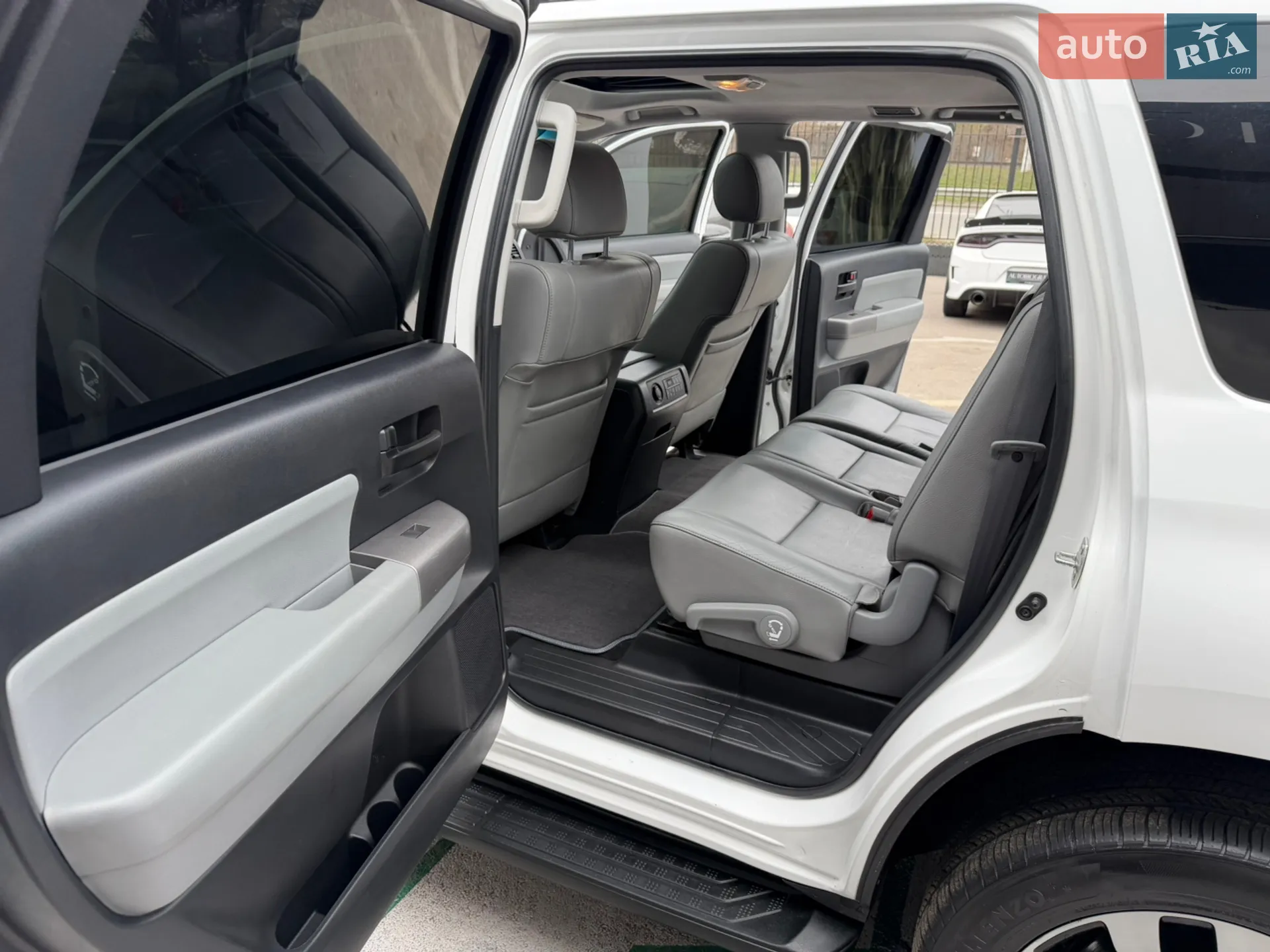 2013 Toyota Sequoia - мініатюра 37