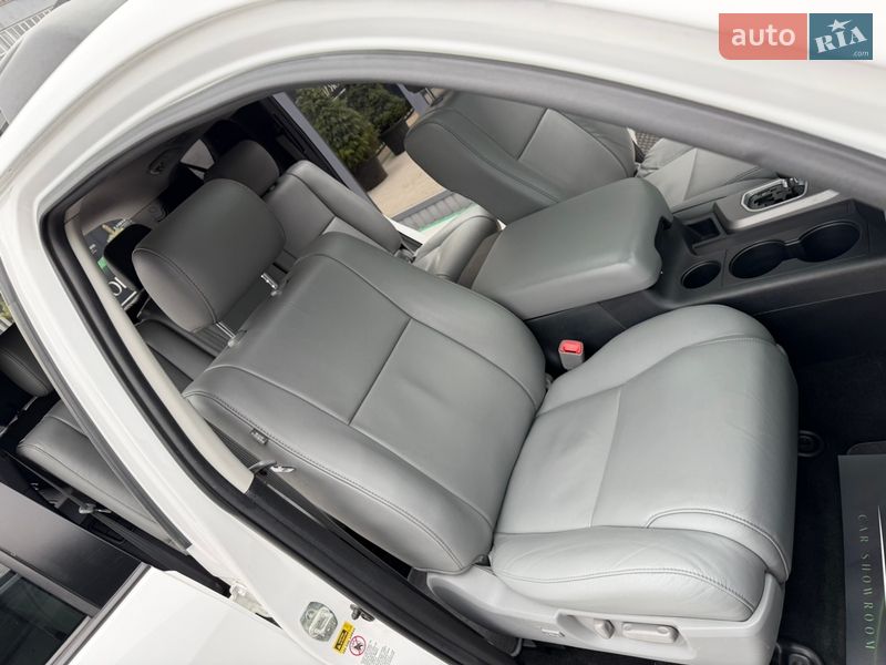 Внедорожник / Кроссовер Toyota Sequoia 2013 в Киеве