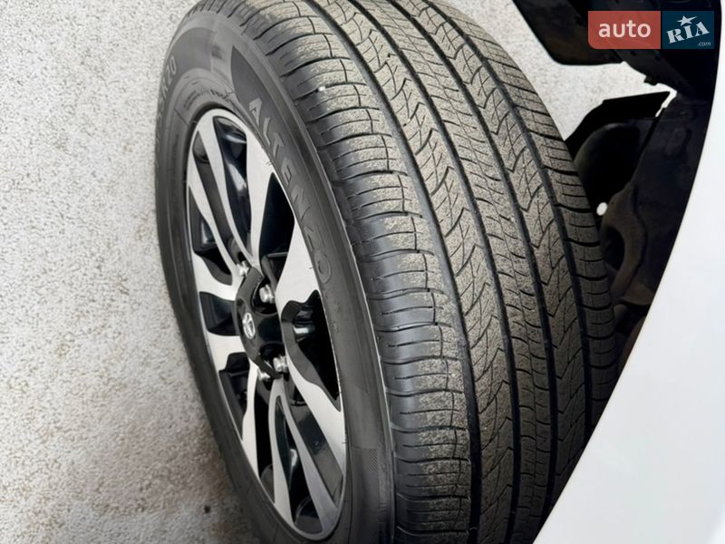 Внедорожник / Кроссовер Toyota Sequoia 2013 в Киеве