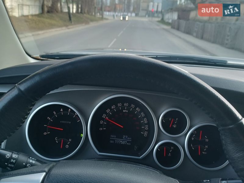 Позашляховик / Кросовер Toyota Sequoia 2016 в Славуті