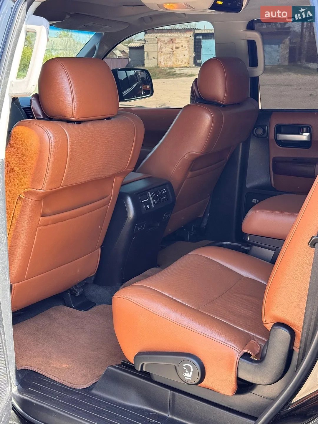 2010 Toyota Sequoia - мініатюра 21
