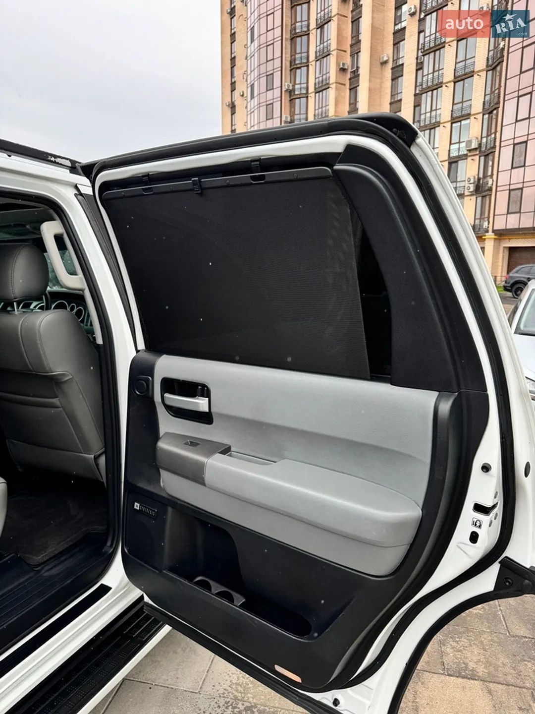 2014 Toyota Sequoia - мініатюра 13