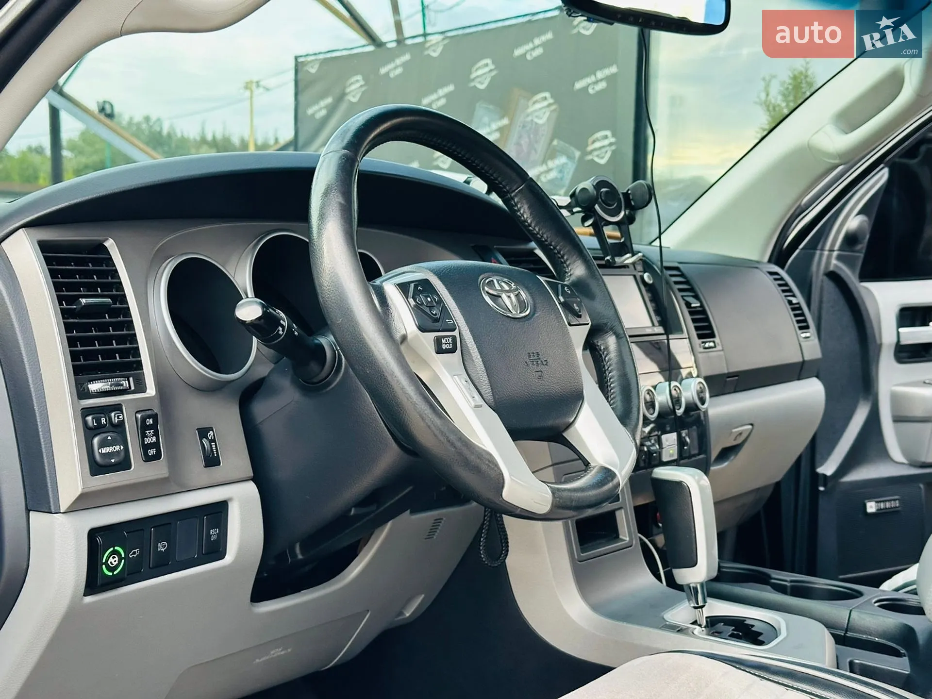 2013 Toyota Sequoia - мініатюра 17