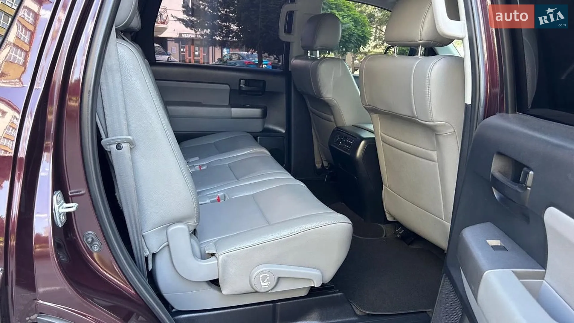 2012 Toyota Sequoia - мініатюра 31