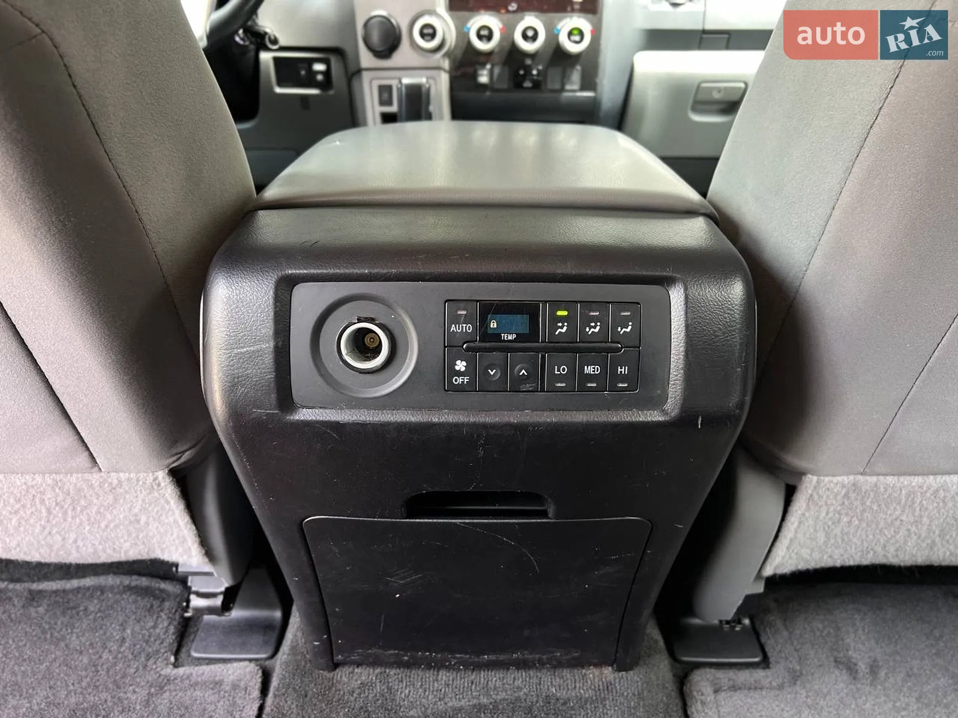 2016 Toyota Sequoia - мініатюра 25