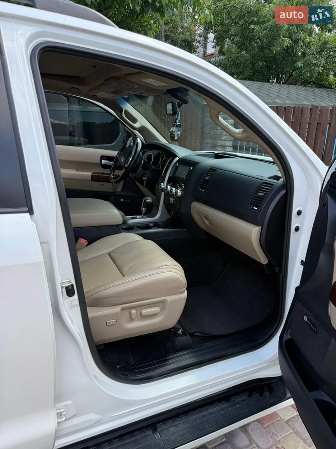 2016 Toyota Sequoia - мініатюра 12