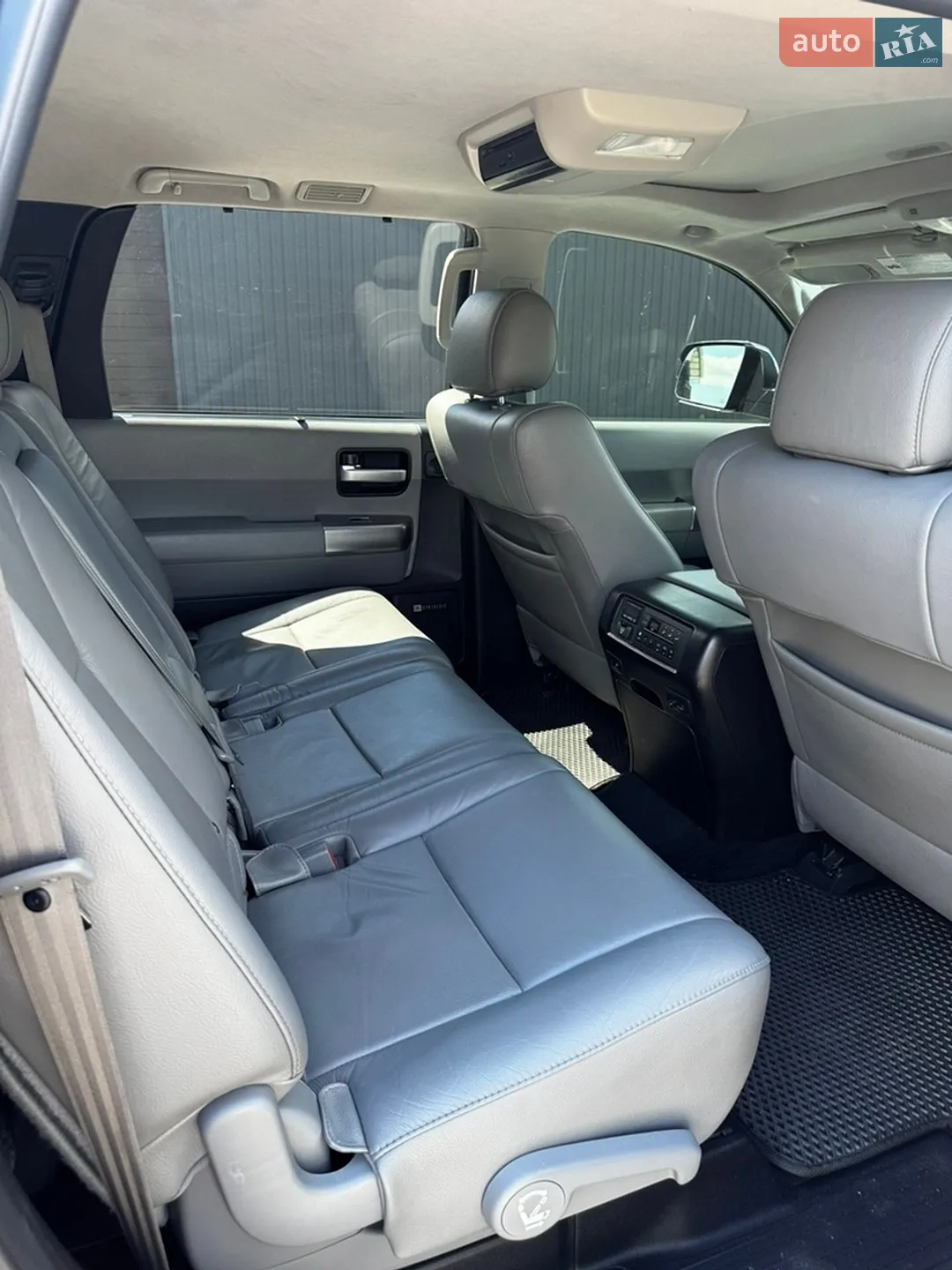 2018 Toyota Sequoia - мініатюра 10