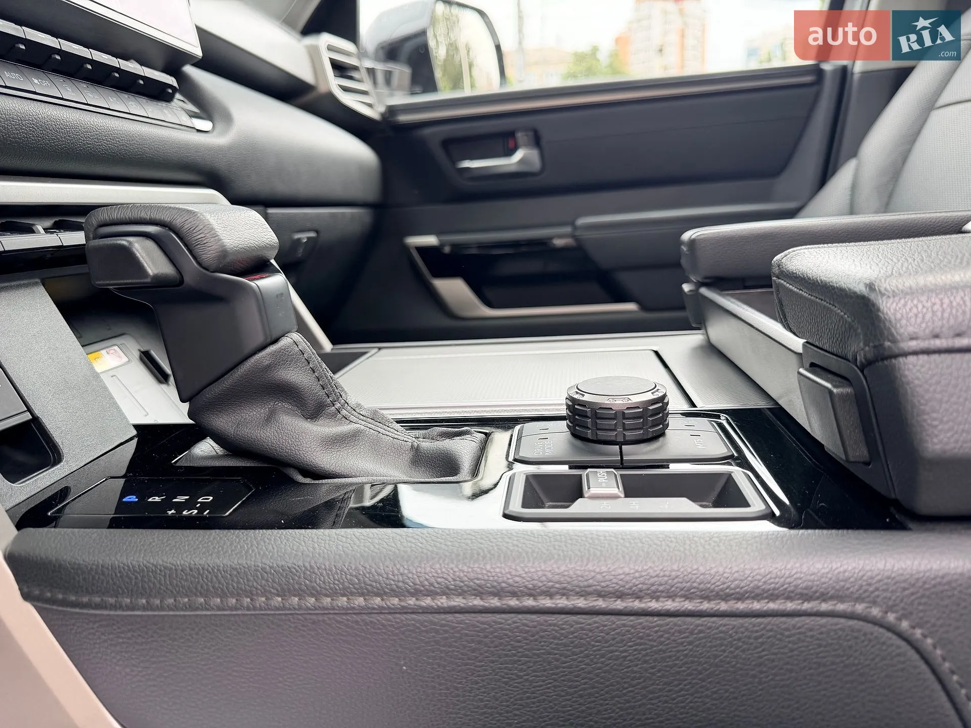 2023 Toyota Sequoia - мініатюра 17