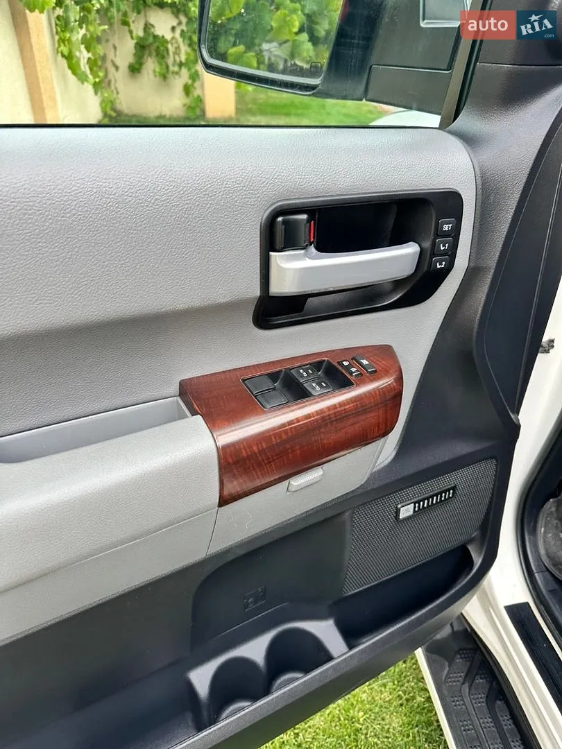2015 Toyota Sequoia - мініатюра 12