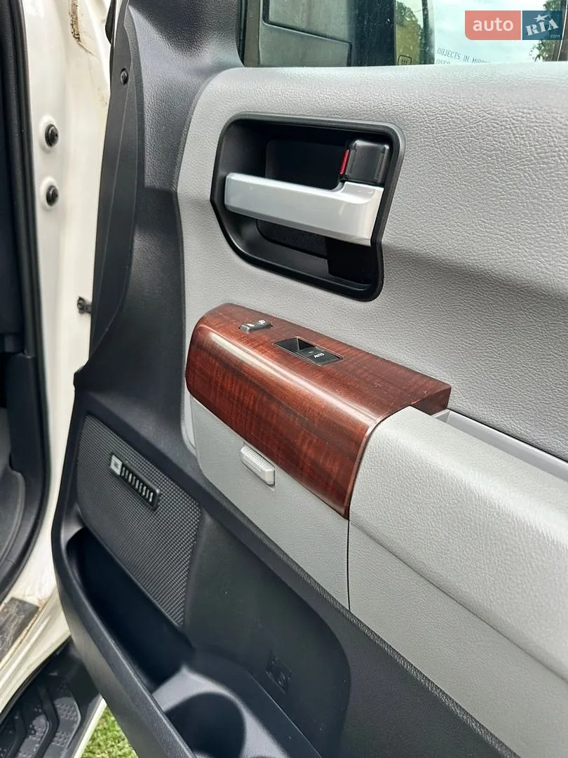 2015 Toyota Sequoia - мініатюра 16