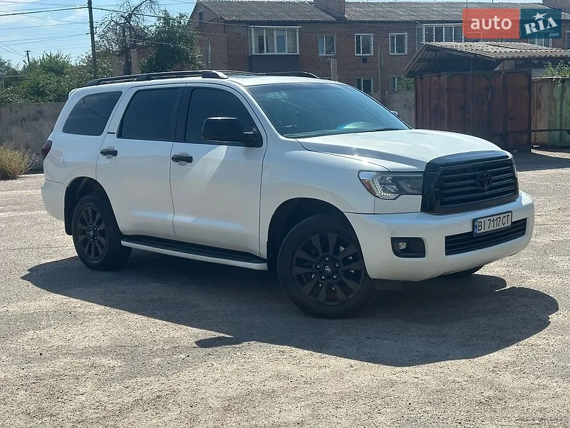 Toyota Sequoia 2016