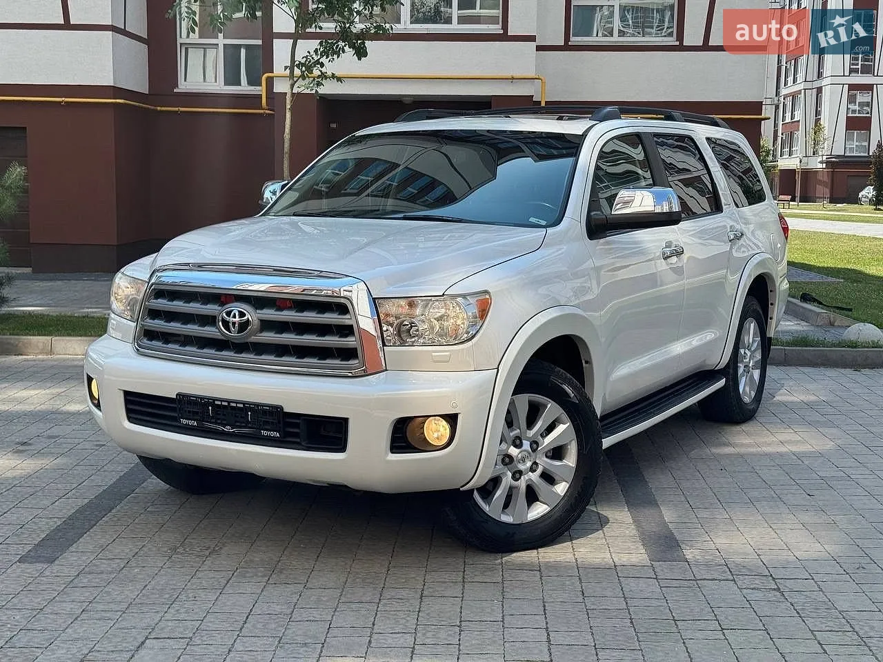 2013 Toyota Sequoia - мініатюра 2