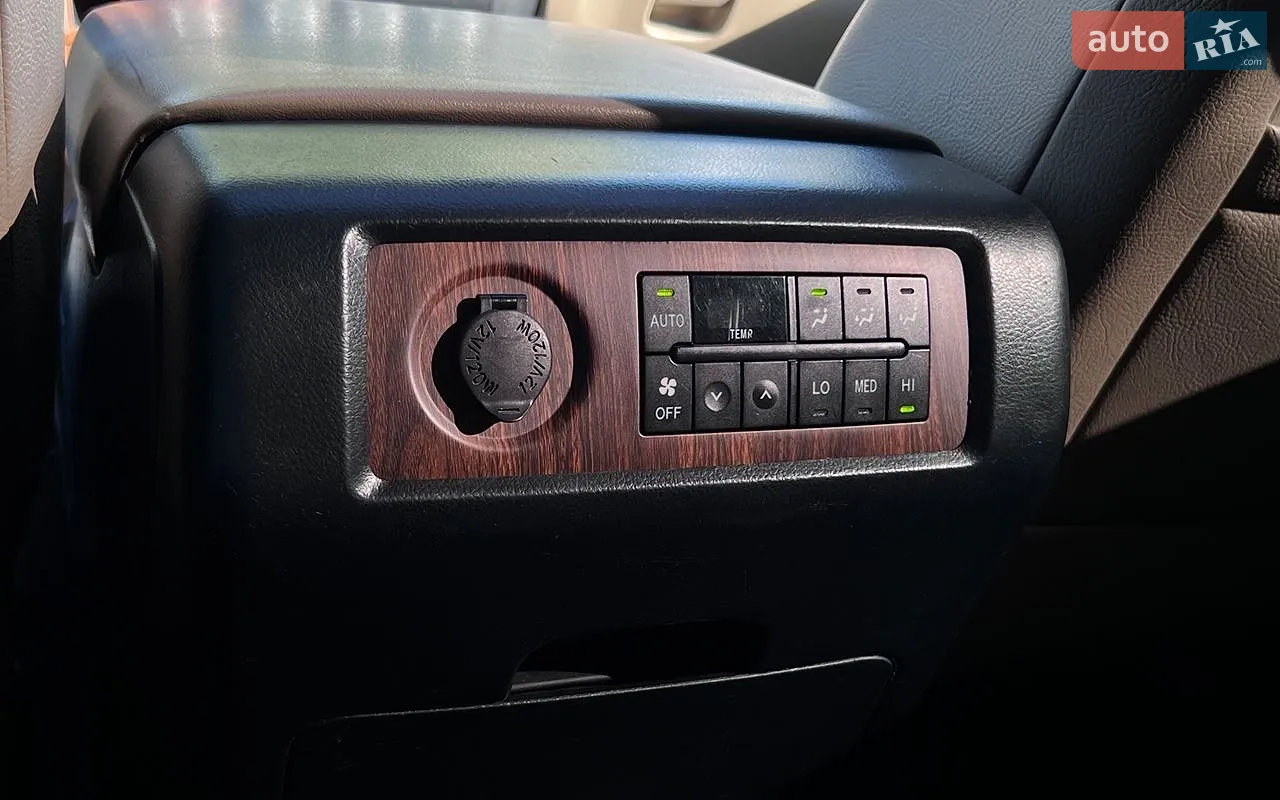 2012 Toyota Sequoia - мініатюра 24