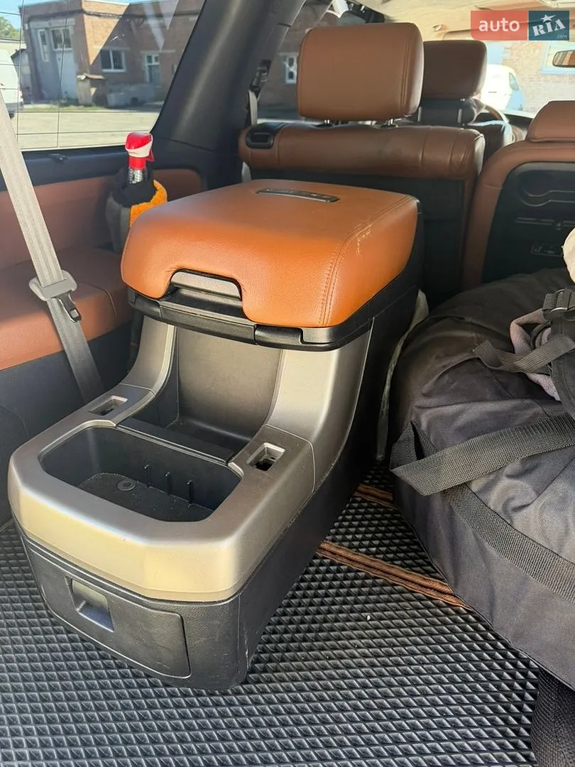 2010 Toyota Sequoia - мініатюра 9