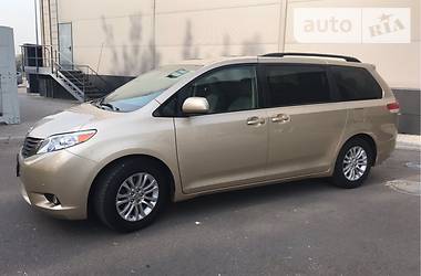 Минивэн Toyota Sienna 2011 в Киеве