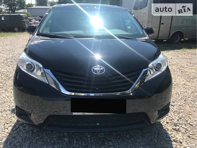Минивэн Toyota Sienna 2013 в Калуше