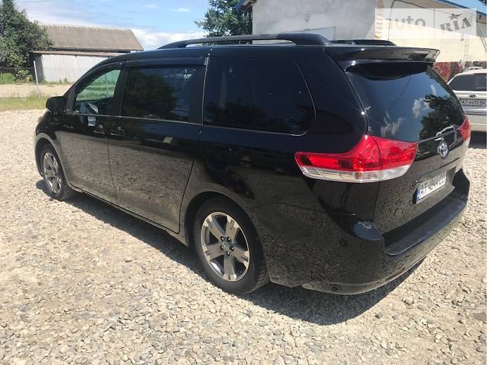 Минивэн Toyota Sienna 2013 в Калуше