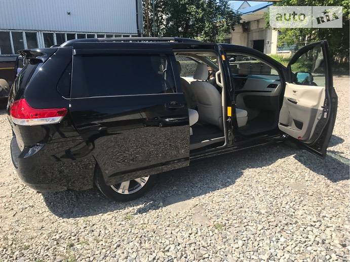 Минивэн Toyota Sienna 2013 в Калуше