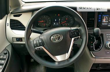 Мінівен Toyota Sienna 2015 в 