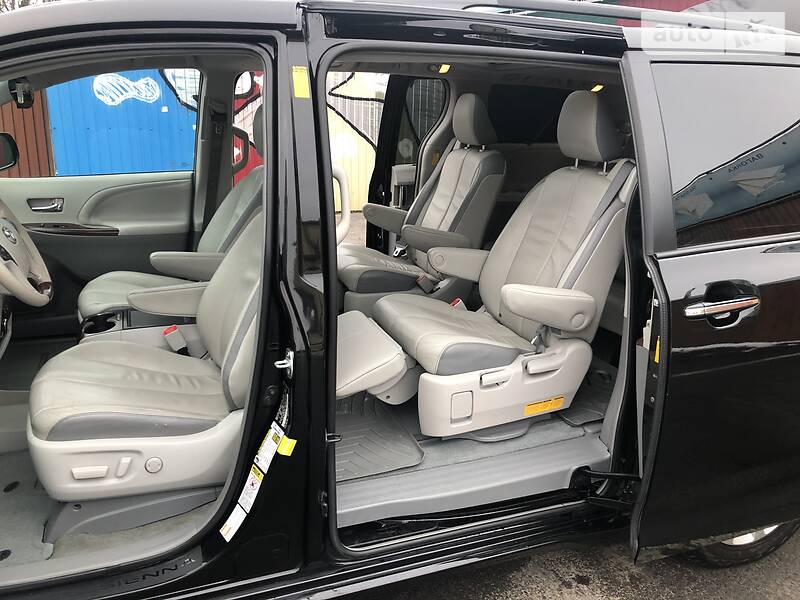 Мінівен Toyota Sienna 2014 в Житомирі