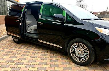 Мінівен Toyota Sienna 2015 в 