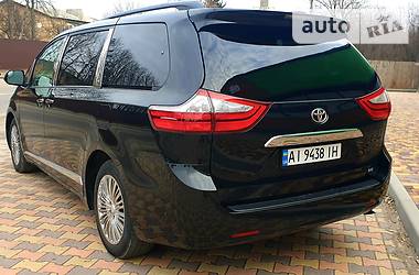 Мінівен Toyota Sienna 2015 в 
