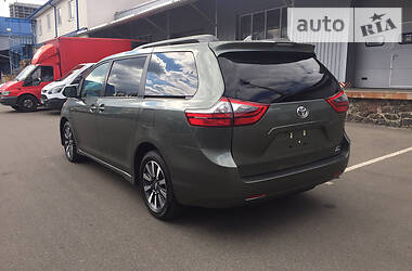 Минивэн Toyota Sienna 2019 в Киеве