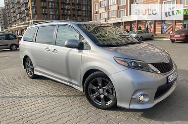 Минивэн Toyota Sienna 2017 в Киеве