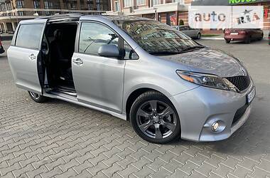 Минивэн Toyota Sienna 2017 в Киеве