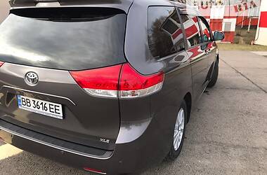 Универсал Toyota Sienna 2012 в Сватово