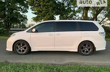 Мінівен Toyota Sienna 2017 в Одесі