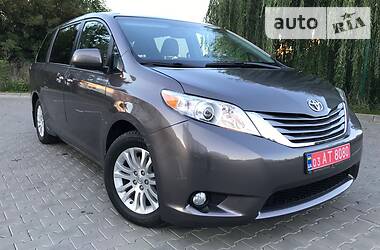 Мінівен Toyota Sienna 2017 в Луцьку