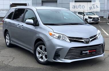 Мінівен Toyota Sienna 2018 в Києві