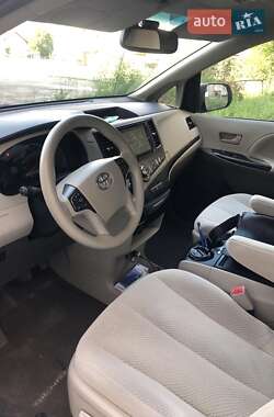 Минивэн Toyota Sienna 2013 в Ивано-Франковске
