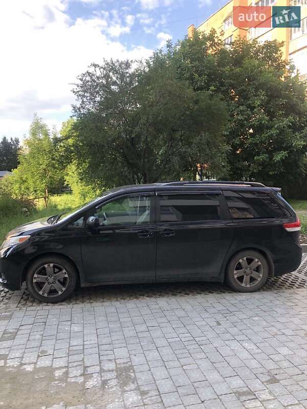 Мінівен Toyota Sienna 2013 в Івано-Франківську