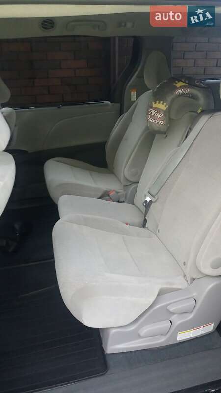 Минивэн Toyota Sienna 2017 в Киеве