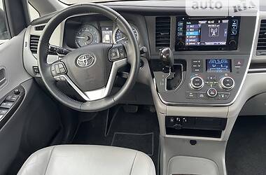 Минивэн Toyota Sienna 2017 в Луцке