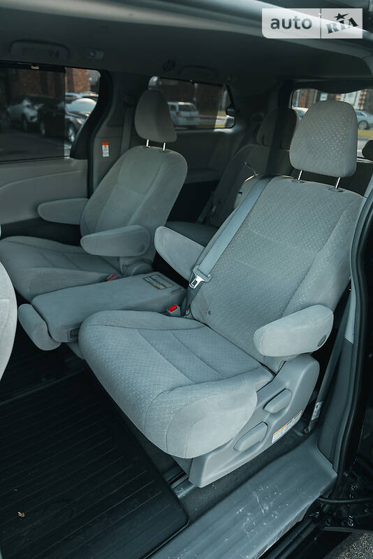 Минивэн Toyota Sienna 2018 в Киеве